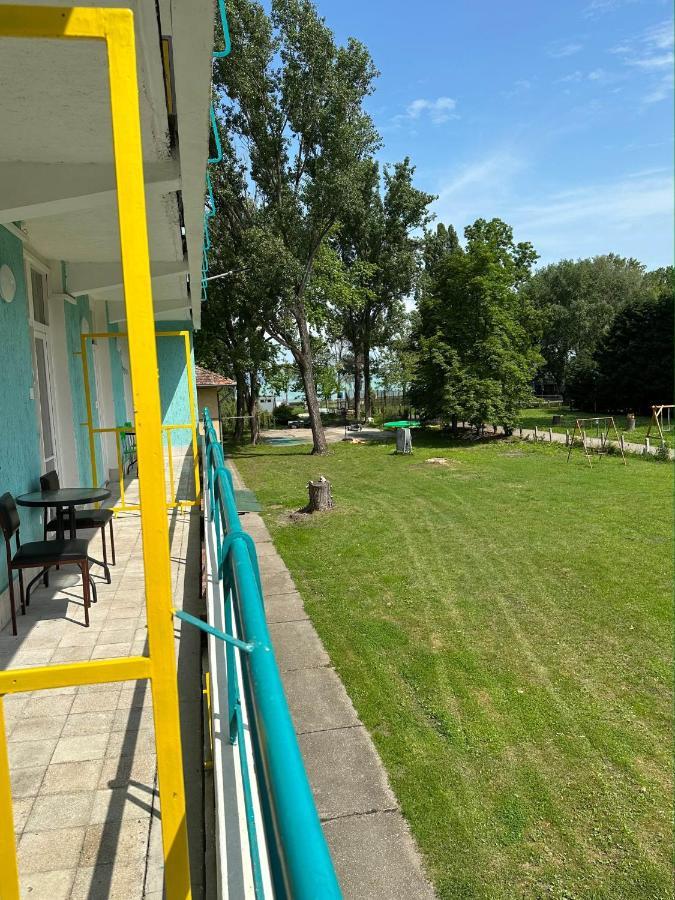 Lelle Beach Club Balatonlelle Exterior photo
